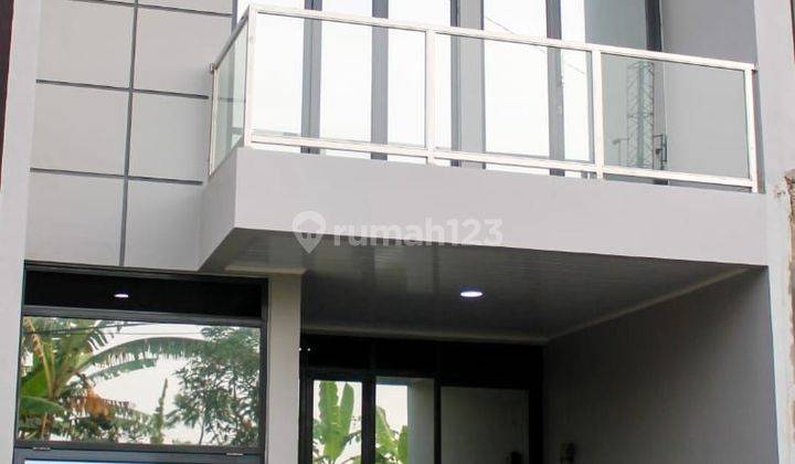 Rumah 2 Lantai Komplek Taman Air Kalijaga
 1