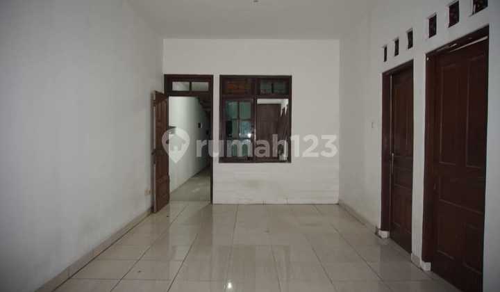 Shop house. by the road. veteran. south jakarta 2