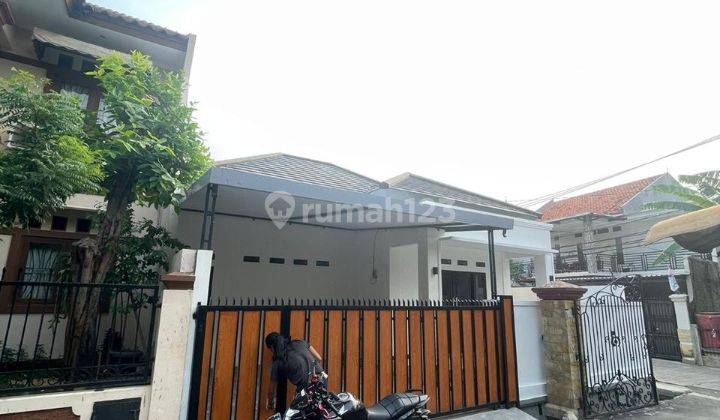 Rumah Cantik Posisi D Hoek Dalam Komplek Siap Huni Dijual Segera Bisa Nego  2