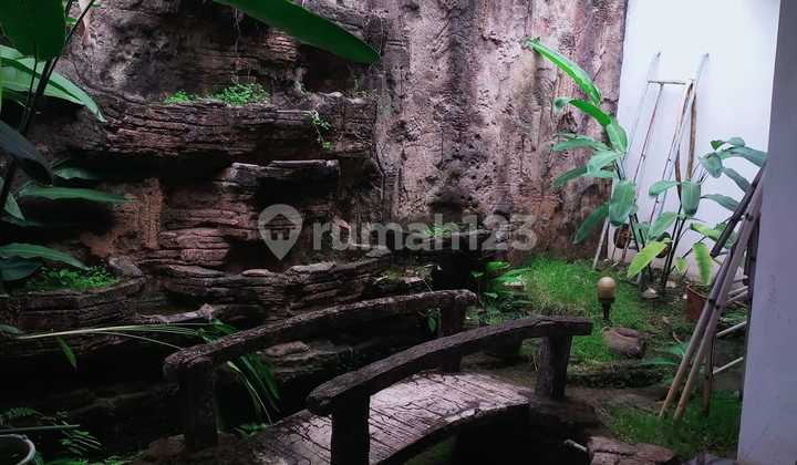 Dijual Rumah Bagus di Griya Loka, SHM 3 M