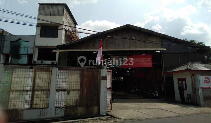 Dijual Tanah Bonus Gudang & Bangunan 4 lantai di Jl. Puri Kembangan 3
