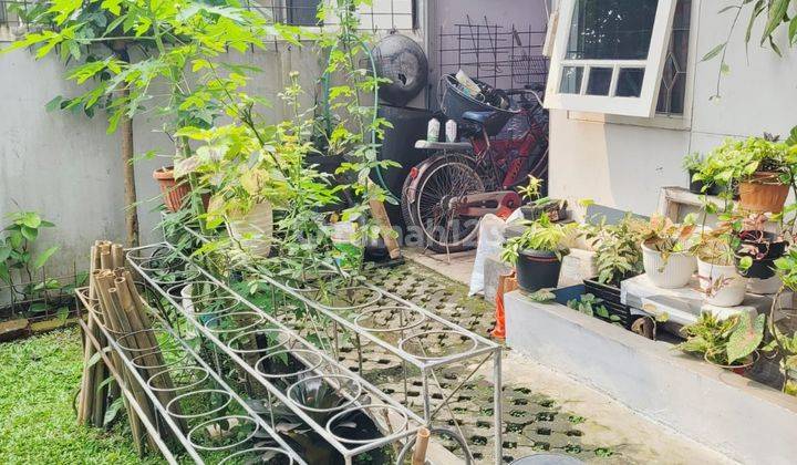 Dijual Tanah Bonus Gudang & Bangunan 4 lantai di Jl. Puri Kembangan 8