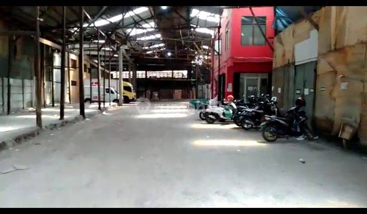 Dijual Tanah Bonus Gudang & Bangunan 4 lantai di Jl. Puri Kembangan 9