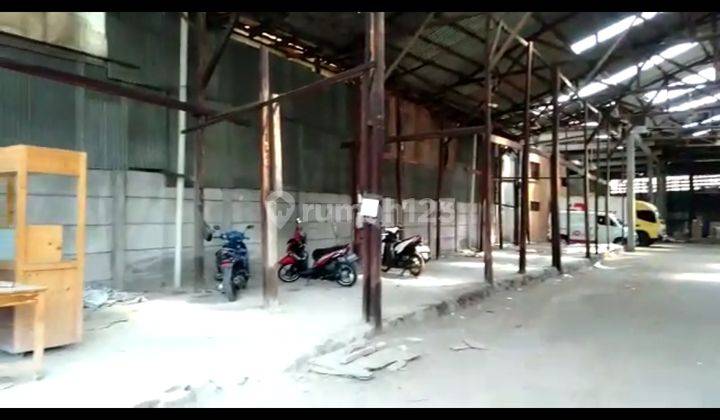 Dijual Tanah Bonus Gudang & Bangunan 4 lantai di Jl. Puri Kembangan 11