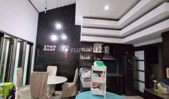 Dijual rumah bagus!! Di jalan Kosambi. Tempat Makan , tempat les Rumah rumah tinggi dan lain lain 2