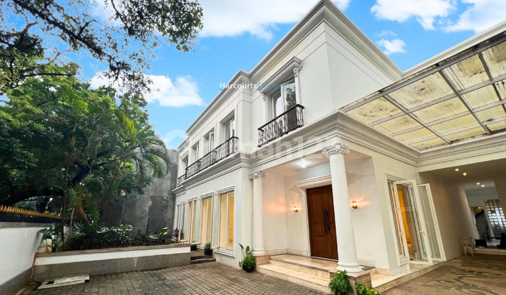 Dijual Rumah Eropa Klasik Area Kebayoran Baru