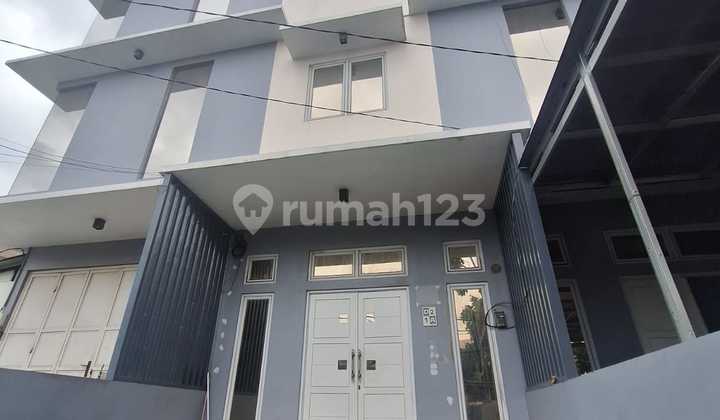 Disewa Semi Ruko di Taman Ratu.jarang Ada..Bagus. Lt. 4.75X12/3Lt.