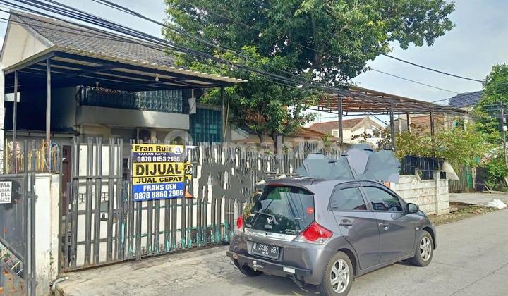 Frans Cen jual Rumah di Taman Ratu.jalan Raya.murah 