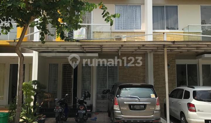 For Sale House in Green Lake. Wide Street..cluster