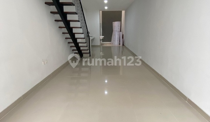 FRANS CEN-JUAL rumah di Taman ratu.baru.minimalis Jalan depan 2 mobil .Luas tanah / LB :  3,5 x17 (59m2) /3 lt 2