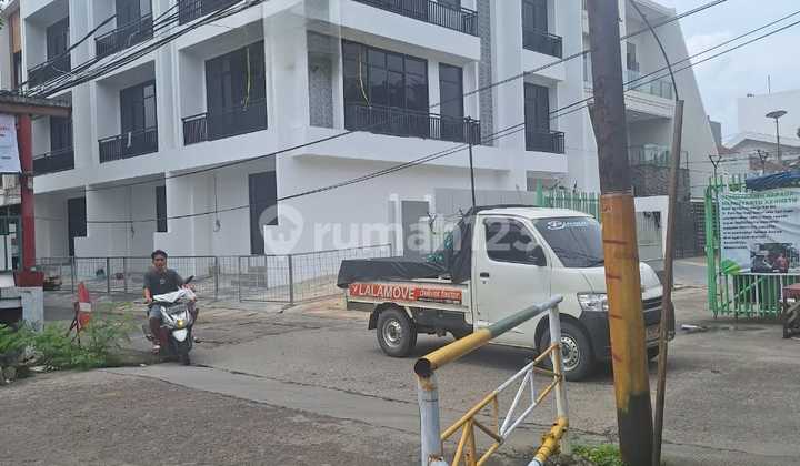 Dijual Ruko Taman Ratu. Jarang Ada..Bagus. Lt.124m2/ 10X12.5/3.5Lt (Huk) Hg 4.1M Dijual Ruko Taman Ratu. Jarang Ada..Bagus. Lt.124m2/ 10X12.5/3.5Lt (Huk) Hg 4.1M