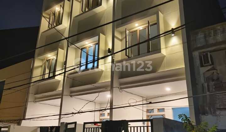 FRANS CEN-JUAL rumah di Taman ratu.baru.minimalis .tinggal 1 unit..Jalan depan 2 mobil  Luas tanah = 3.3 x15 = 50m2 1