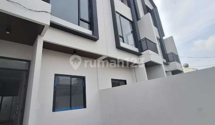 FRANS CEN-Rumah baru di Duri kepa.lux.jarang ada.jln 2 mbl Lt. 5x19/3lt..