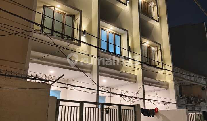 FRANS CEN-JUAL rumah di Taman ratu.baru.minimalis .tinggal 1 unit..Jalan depan 2 mobil  Luas tanah = 3.3 x15 = 50m2 2