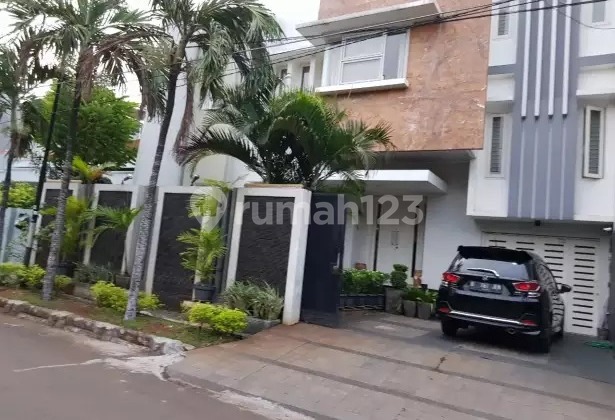 FRANS CEN-Jual murah wow-Rumah semi minimalis di sunrise garden..wow harga ok banget..beli  sekarang  Lt. 12X20 m/2,5 lantai 1