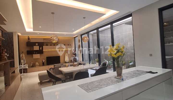 FRANS CEN-Rumah Dijual di Sunrise garden.lux.mewah.wow.bgs.jarang ada.murah Bebas banjir.rumah sangat rapi,nyaman dan asri Lt.10x20/ 2,5 lt