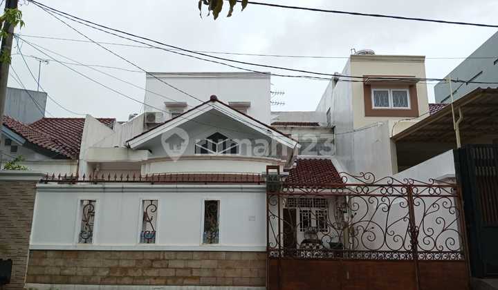 For sale: House in Taman Surya - Cengkareng, good, cheap, rare, wow. Land size 9x20, 1.5 floors. For sale: House in Taman Surya - Cengkareng, good, cheap, rare, wow. Land size 9x20, 1.5 floors.