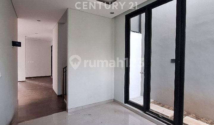 Furnished House, New, Lake View, BSB Semarang Furnished House, New, Lake View, BSB Semarang