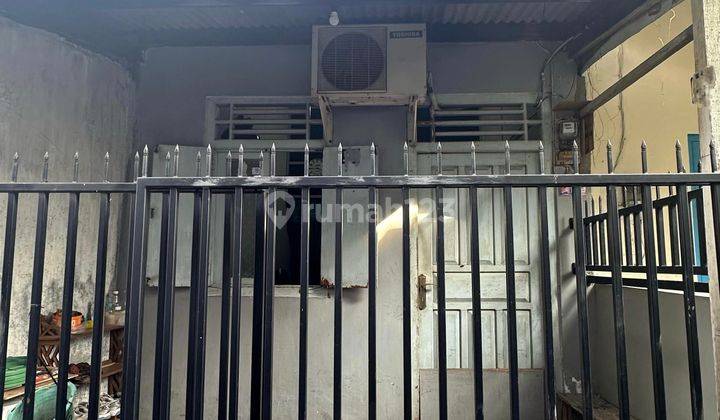Jagalan Grajen, tengah kota Semarang. Bangunan 1,5 lantai.  1