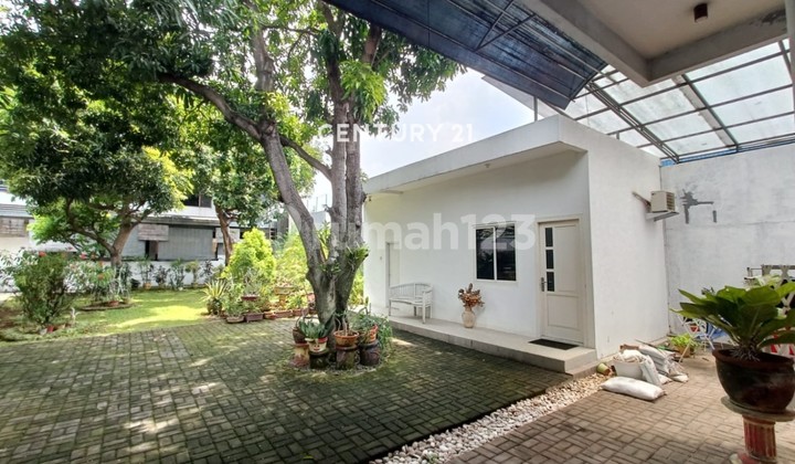 ROOMY SHOPHOUSE SUITABLE FOR BUSINESS IN EAST SEMARANG AREA 2