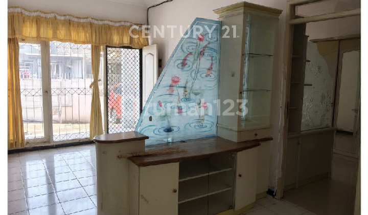 Taman Marina, Dekat dengan Sekolah Binus. 1