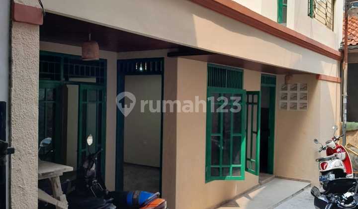 For Sale House in Ciledug Ready to Occupy Flood-Free 2