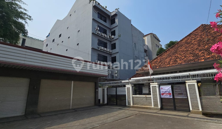 For Sale: Spacious house in a strategic and comfortable city center with easy access. 2