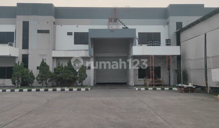 For rent, cheapest warehouse, good and spacious, Type C1 & C2 combined, in EJIP area. For rent, cheapest warehouse, good and spacious, Type C1 & C2 combined, in EJIP area.