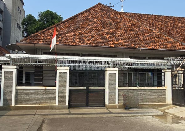 Di Jual Rumah Luas tengah kota strategis dan nyaman serta akses mudah Di Jual Rumah Luas tengah kota strategis dan nyaman serta akses mudah