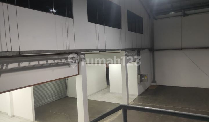 For rent, cheapest warehouse, good and spacious, Type C1 & C2 combined, in EJIP area. For rent, cheapest warehouse, good and spacious, Type C1 & C2 combined, in EJIP area.