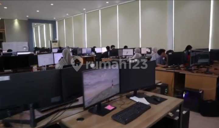 For Rent: Shop House for Office, Suitable for Bank, Insurance, etc., Main Road.