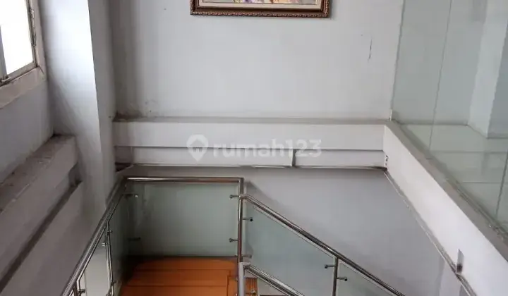 Gedung kantor 3 lantai  strategis mainroad di Buahbatu Bandung kota SHM Bagus 6