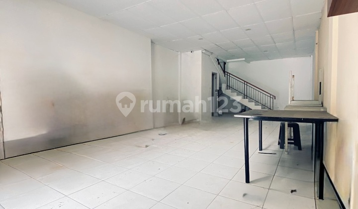 Here is the English translation:  

**2-Story Shop House Ready to Move In, Mekar Wangi, Moh Toha, Bandung** 2