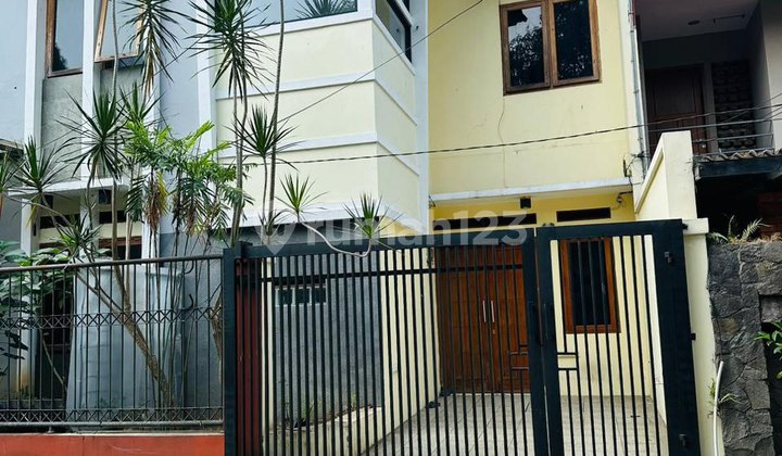 Rumah Bagus Semi Furnished Siap Huni Di Cluster Setra Duta Bandung 1
