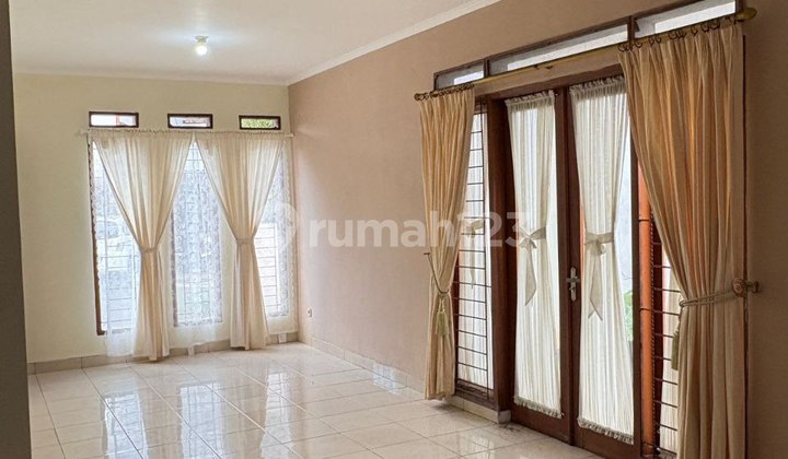 Luxury Ready-to-Occupy House Near ITB in Dago Asri Cisitu Complex, Bandung Luxury Ready-to-Occupy House Near ITB in Dago Asri Cisitu Complex, Bandung