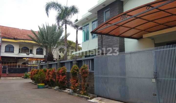 Rumah Besar Strategis Furnished Dekat Pusat Kota Di Komplek Pasirluyu Bkr Bandung SHM
