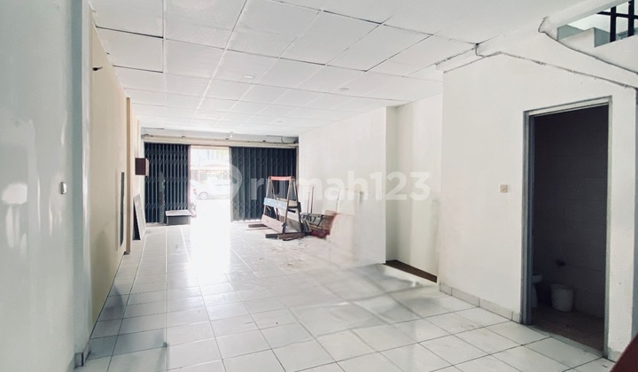 Here is the English translation:  

**2-Story Shop House Ready to Move In, Mekar Wangi, Moh Toha, Bandung** 1