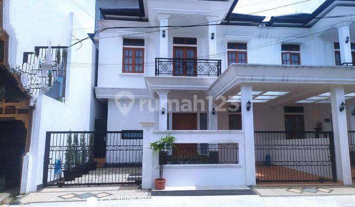 New Lux Modern Ready-to-Live Strategic House in Cijagra Buahbatu with Freehold Title New Lux Modern Ready-to-Live Strategic House in Cijagra Buahbatu with Freehold Title