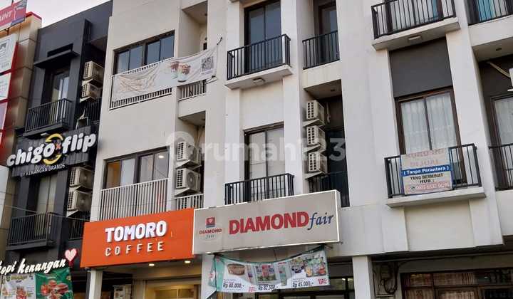 Strategic Shop House, 3 Floors, Freehold Title, in Ciputat. 1