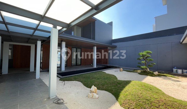 For sale Rumah baru design  minimalis  dan elegan dengan view danau di Kota Baru Parahyangan INT