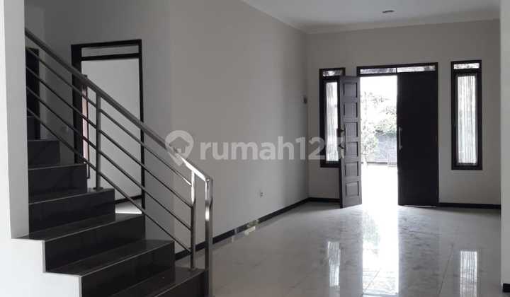 Rumah Hook Minimalis Di Singgasana Pradana Bandung