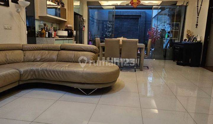 Rumah Bagus Semi Furnished SHM Singgasana, Bandung 1