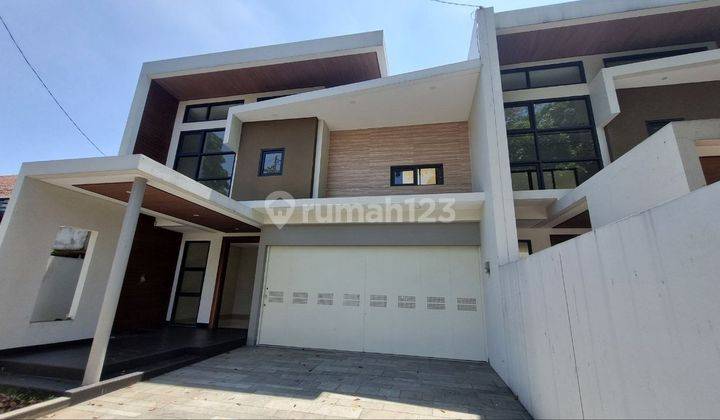 Rumah Baru Lux SHM di Tengah Kota Bandung  1