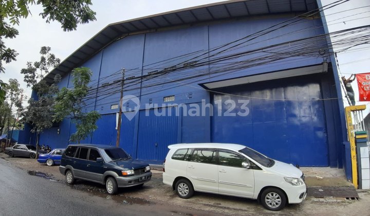 Strategic Warehouse Accessible by 50ft Container in Kiaracondong Bandung