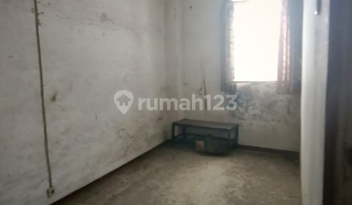 For sale, Ruko needs renovation, price calculated based on land value in Kircon INT. 2