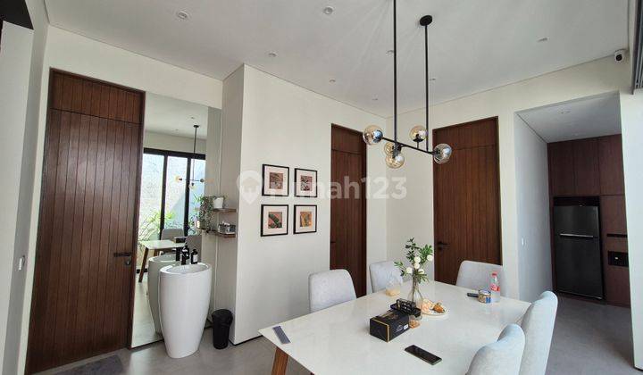 RUMAH FULLFURNISH HOEK KOTA BARU PARAHYANGAN 2