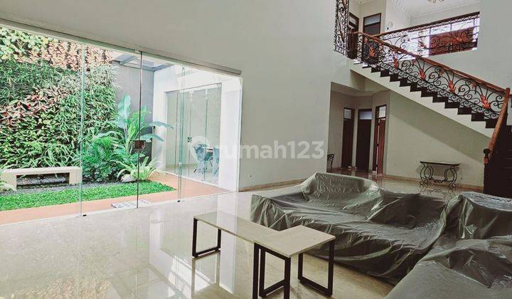 Rumah 2 Lantai Sudah Renovasi Semi Furnished SHM di Singgasana Pradana, Bandung 1