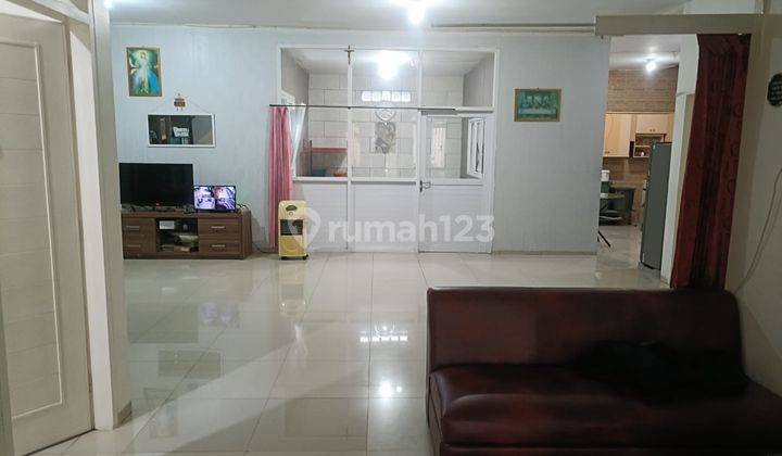 Rumah 2 Lantai Bagus Unfurnished SHM di Singgasana, Bandung 1