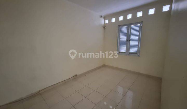 Rumah Kontrakan Bagus Unfurnished SHM di Singgasana Pradana, Bandung 2