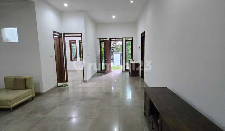 Quick Sale of House in the Elite Batununggal Area of Bandung 2